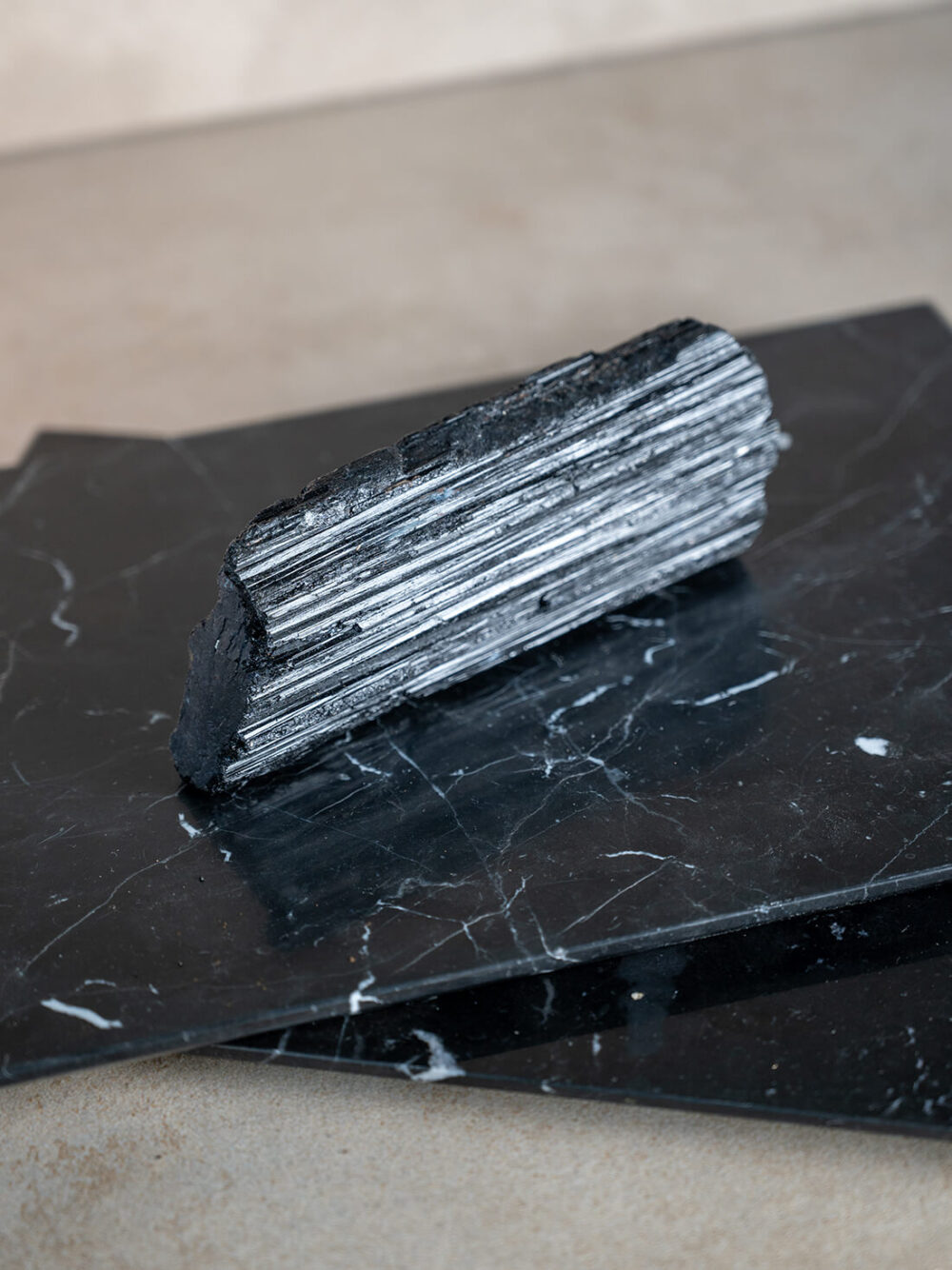 Turmalín surový minerál #3 – Obrázok 2