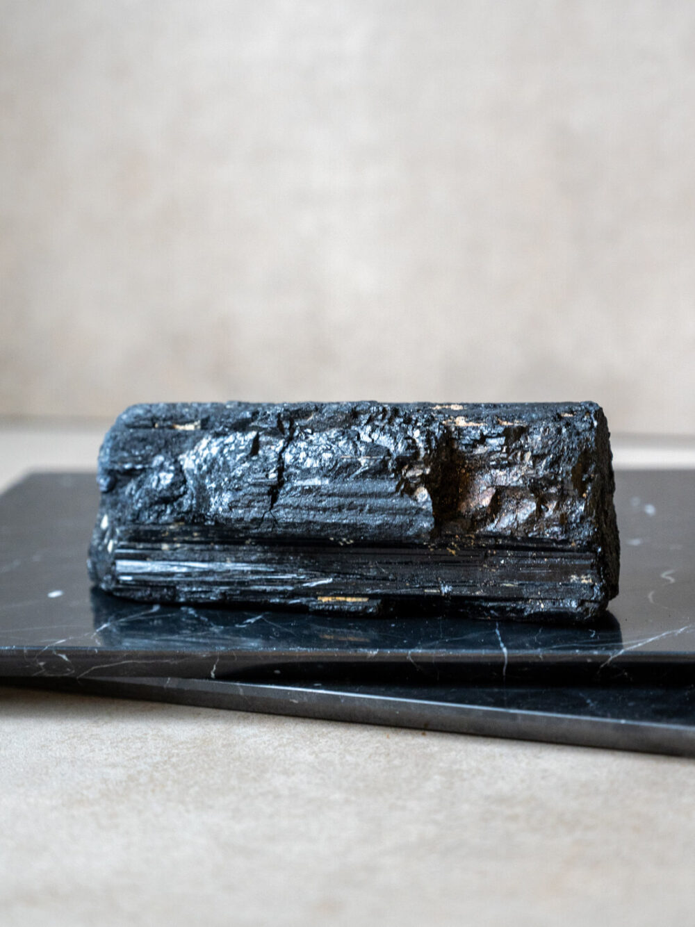 Turmalín surový minerál #8 – Obrázok 2